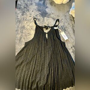 A Vinyard Vines black top that is new and with tags🖤